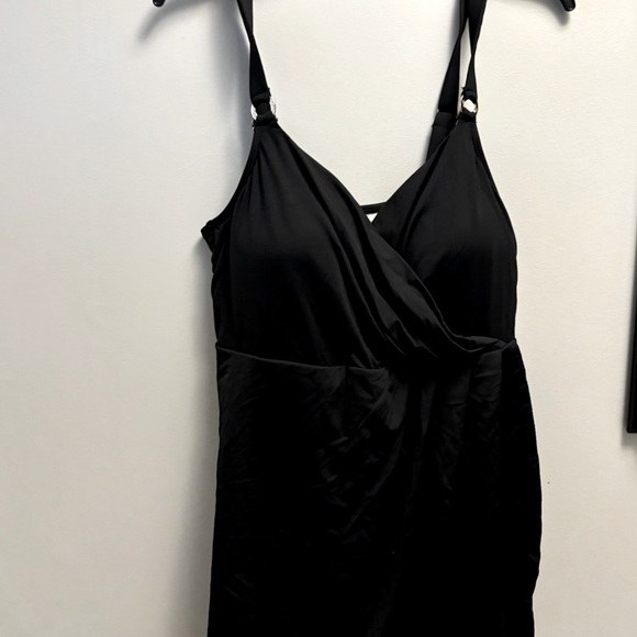 Beyond Control Women's Solid Plunge VNeck One-Piece Swimsuit Women's Swimsuit 16 - Picture 6 of 7